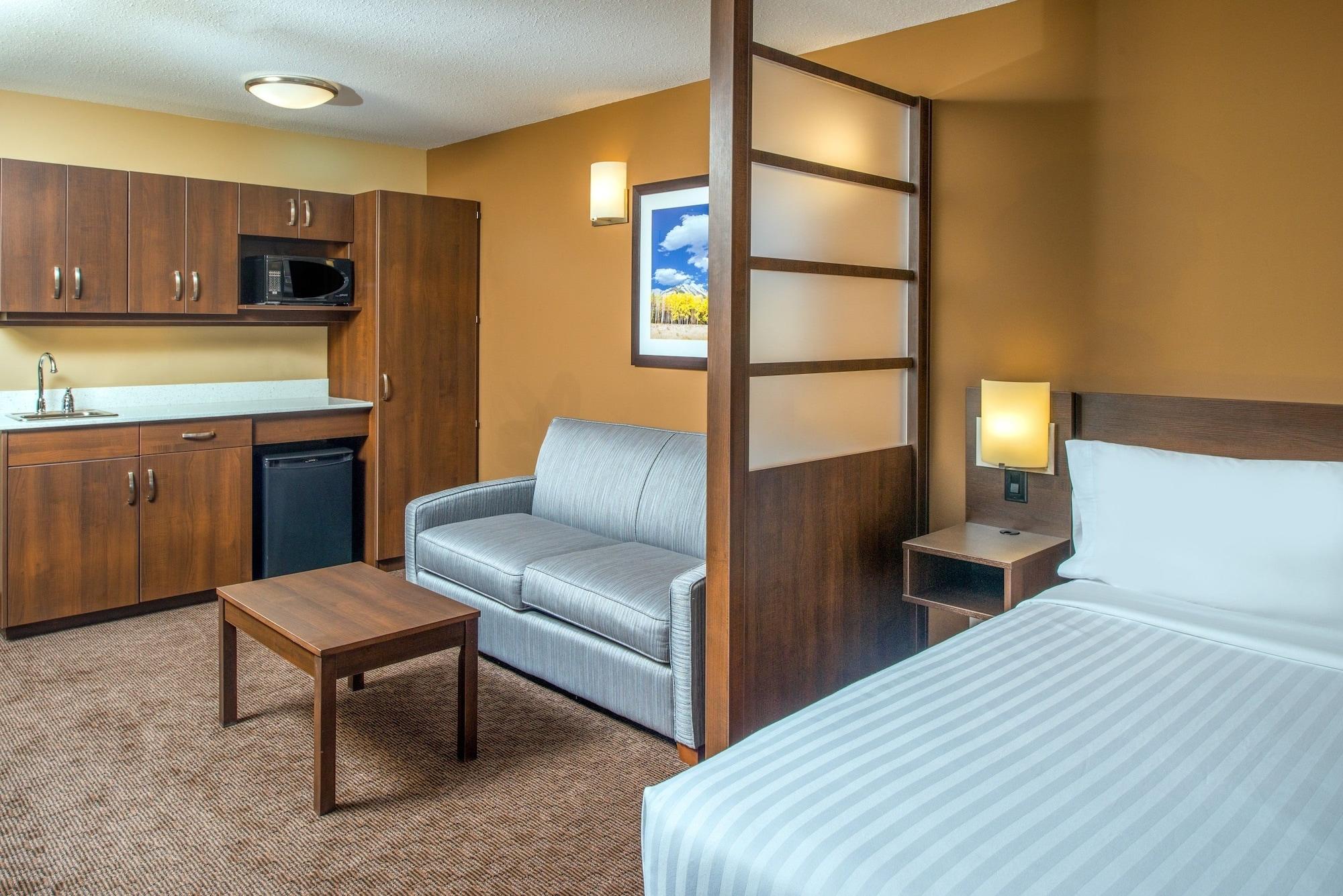 Hotel Microtel & By Wyndham Red Deer 3*