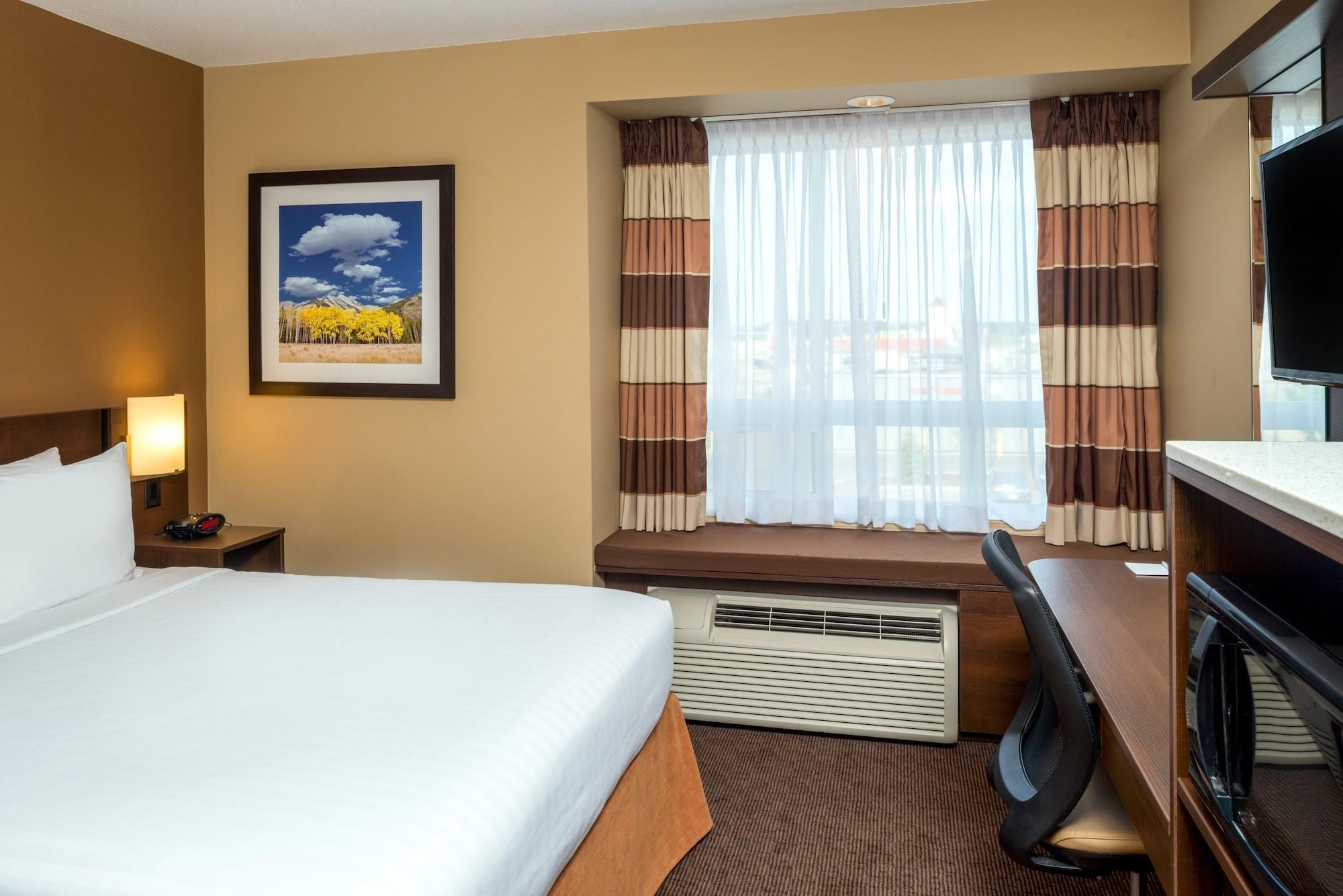 Hotel Microtel & By Wyndham Red Deer Penhold