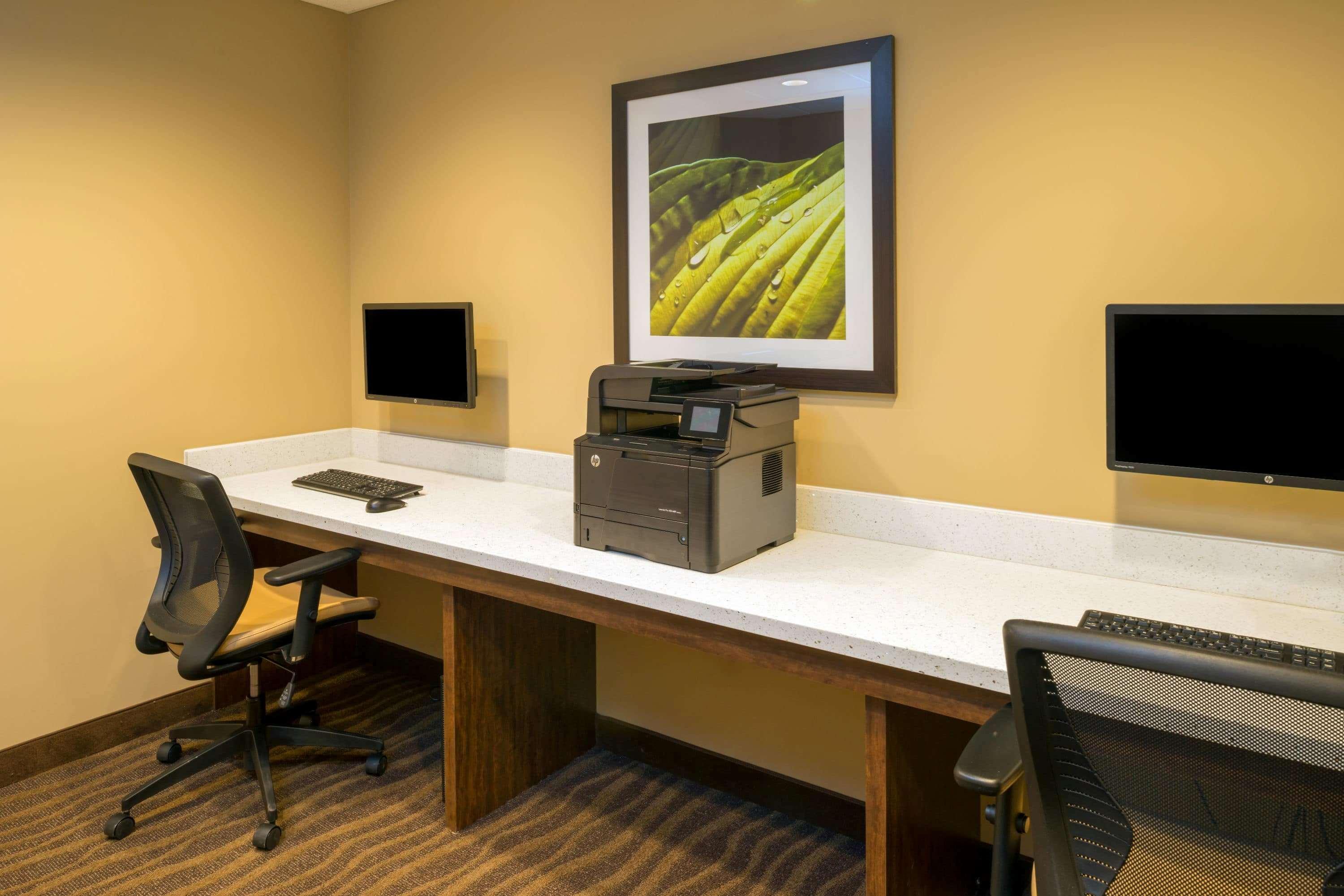 Microtel & By Wyndham Red Deer Hotel